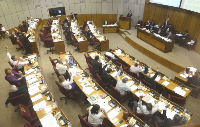 el-pleno-del-senado-se-reunira-en-sesion-extraordinaria-para-iniciar-el-juicio-politico-al-ministro-de-la-corte-suprema-de-justicia-sindulfo_898_573_1347656