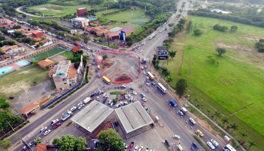 la-larga-cola-de-vehiculos-que-circulaba-con-direccion-luque-asuncion-lo-hizo-de-manera-mas-fluida-el-dia-de-ayer-en-el-centro-se-observa_970_558_1345398