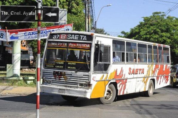 un-colectivo-transitando-por-asuncion-_595_396_160543