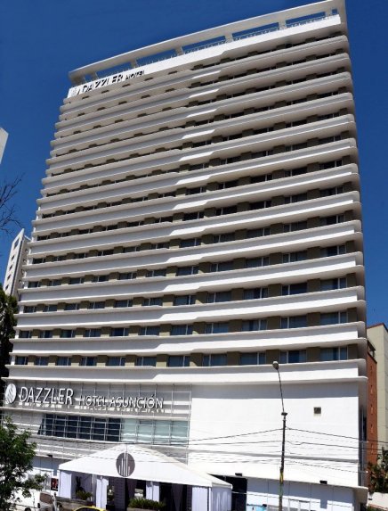 el-hotel-esta-ubicado-sobre-la-avenida-aviadores-del-chaco-y-vasconcellos-_436_573_1349908