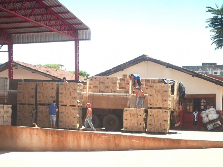 un-deposito-en-vila-portes-foz-de-yguazu-donde-dividen-las-cargas-para-pasarlas-en-furgonetas-a-sitios-similares-del-lado-paraguayo-_766_573_1349365
