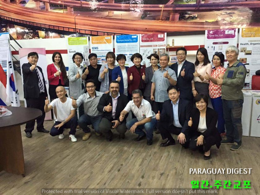 18  2개월 여간 한국상품 전시장을 개관하기위해 수고한 FAoh 일원들.jpg