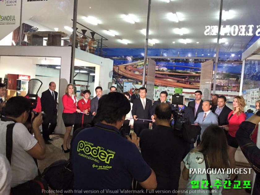 6한국관 개관식을 취재하기위해 몰려든 각 언론방송사들.jpg