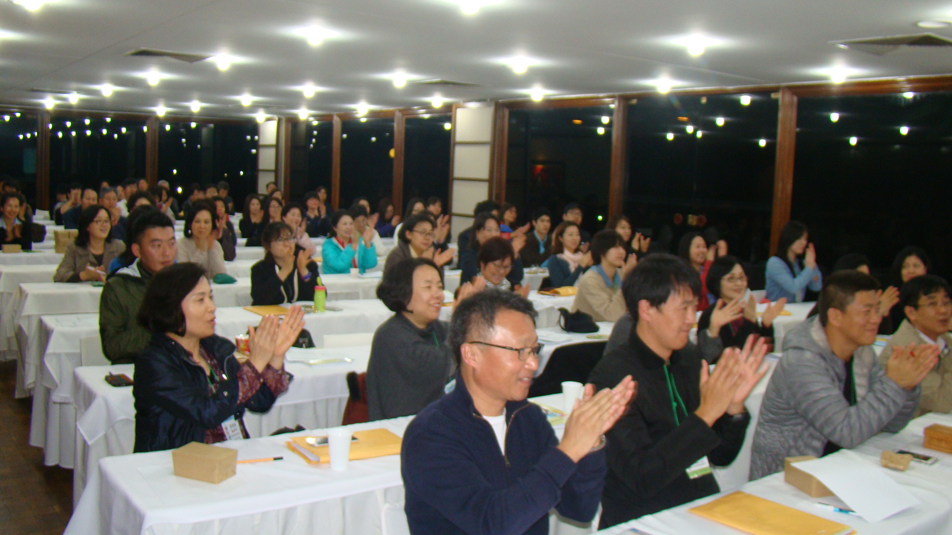 10박수로 답하는 교사들