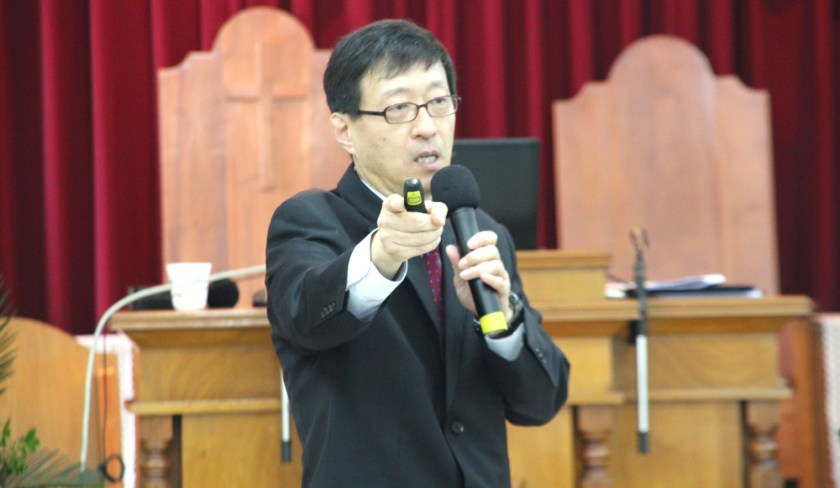 1주옥같은 말씀으로 참여 성도들에게 은혜를 입게한 허창수 목사.jpg