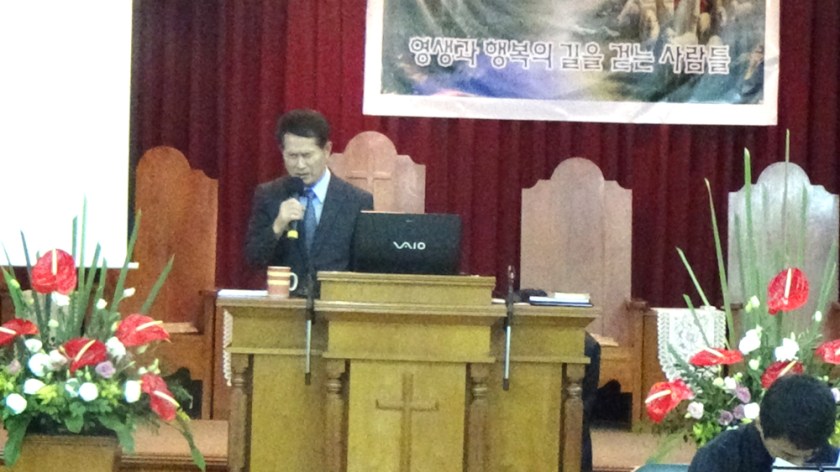 6대표기도를 하는 남근우 장로.jpg