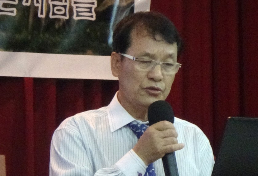 7대표기도를 하는 김만수 집사.jpg