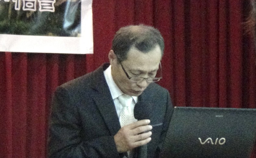 8대표기도를 하는 김철재 집사.jpg