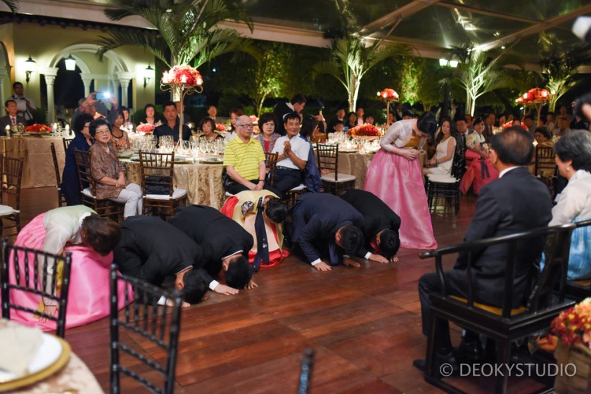 10 4형제들에게 큰 절을받고있는 구완서님 내외