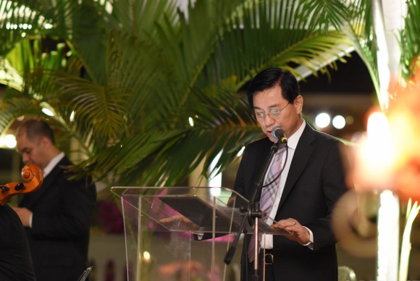 6축하예배를 집례하는 정정연 목사