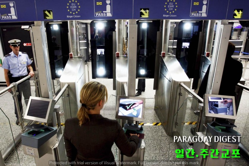공항 바이오인식기.jpg