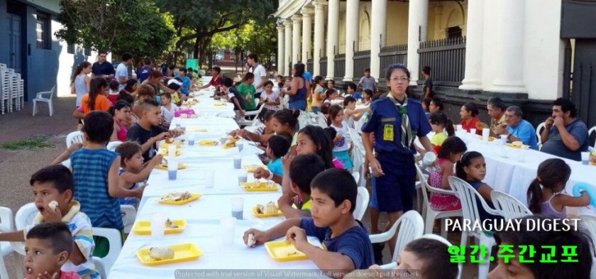 성탄저녁식사 봉사.jpg