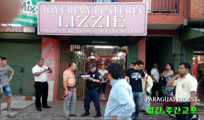 보석상 주인 강도쏴 사망케해.png