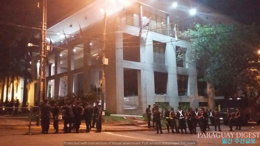 센트로 삼엄한 경비