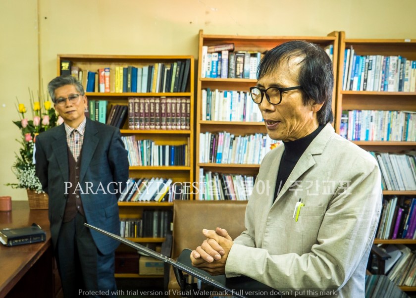 1참석자들을 위한 감사의 인사말을하는 김성일 선교사