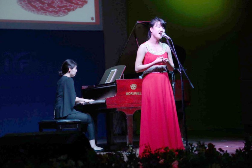 4이날, 유보다 소프라노 천상의 목소리로 한인들은 물론 파라과이인 관객들이 매료 되었다.